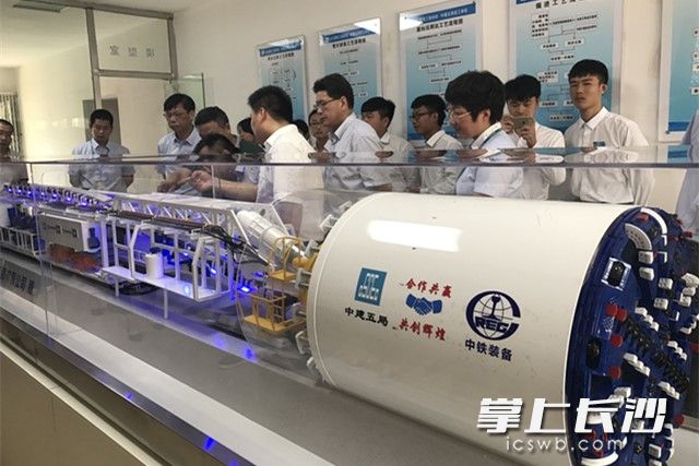 與中職合作培養(yǎng)人才，企業(yè)將盾構(gòu)機開進校園
