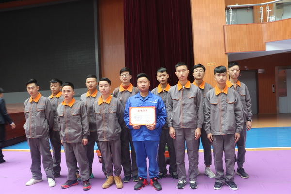 航天學(xué)校：開幕式上露絕活，少年工匠揚美名——我校學(xué)生參與2017年全國九市區(qū)職教協(xié)作會第三十屆年會開幕式暨長沙市中等職業(yè)學(xué)校技能展演