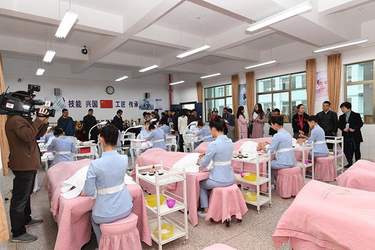 教育部央媒采訪團(tuán)聚焦長沙職業(yè)教育（轉(zhuǎn)自：長沙市教育局）